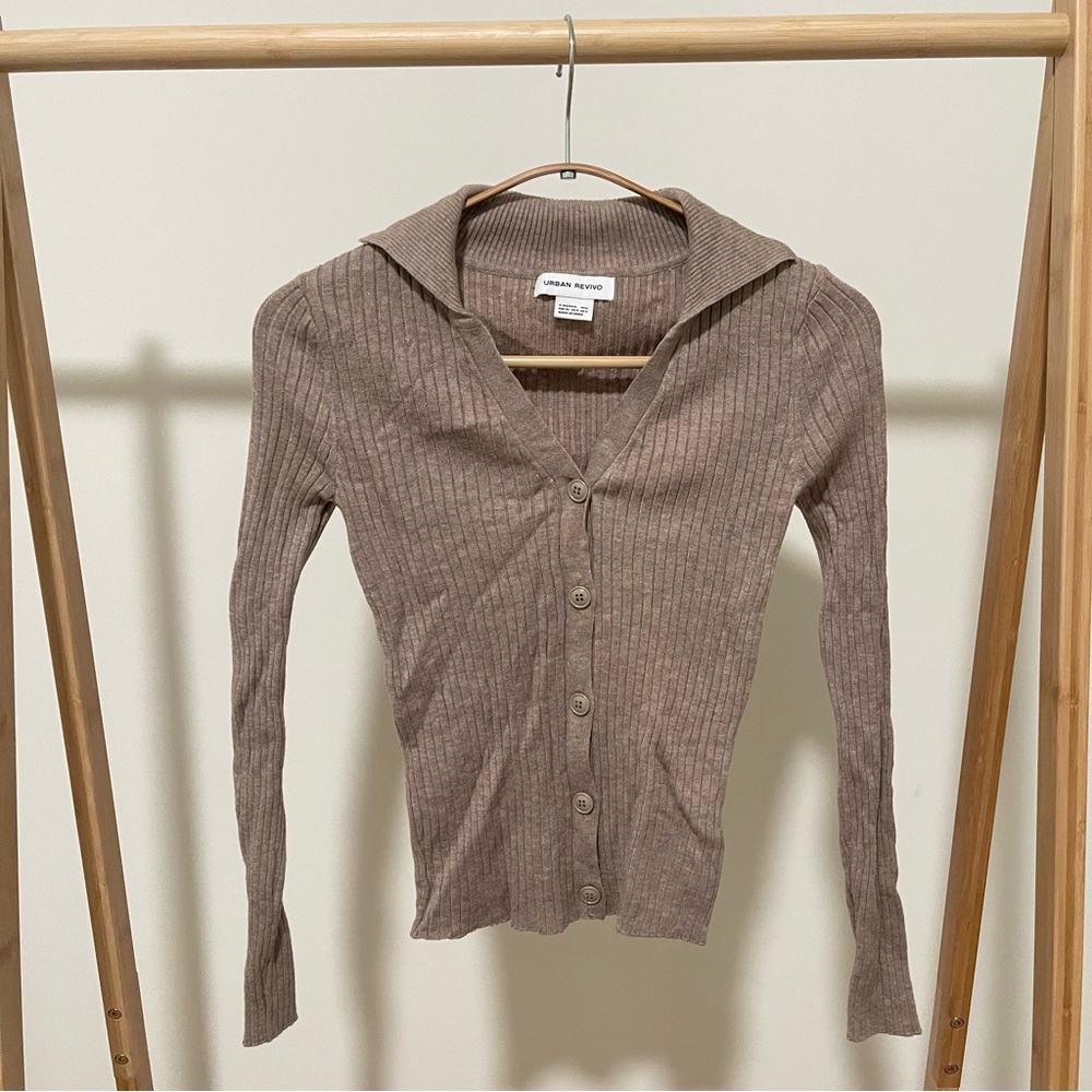 Urban Revivo V-neck knitted Cardigan size 4